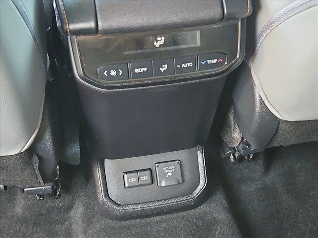 Used 2023 Toyota Highlander Bronze Edition FWD image 25