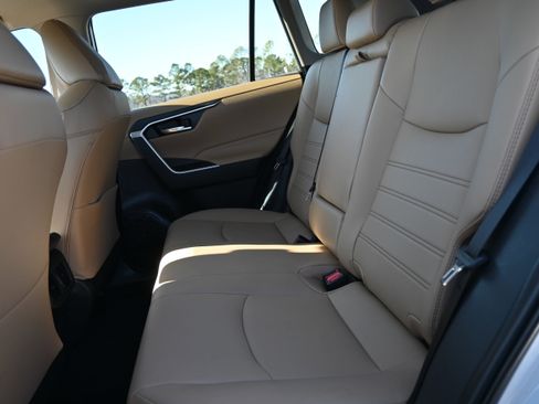 Used 2024 Toyota RAV4 XLE Premium image 31