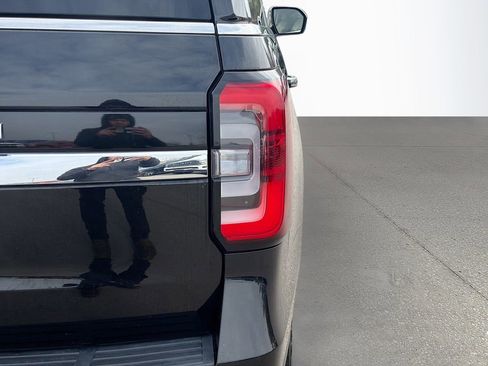Used 2023 Ford Expedition Limited image 12