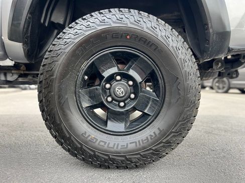 Used 2018 Toyota Tacoma TRD Off-Road AWD/4WD image 28