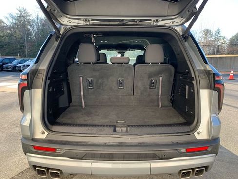 Used 2024 Chevrolet Traverse Z71 w/ Enhanced Driving Package image 13