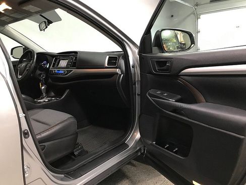 Used 2015 Toyota Highlander Plus AWD/4WD image 12