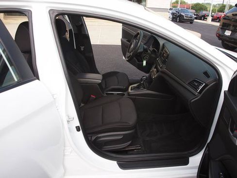 Used 2018 Hyundai Elantra SE FWD image 6