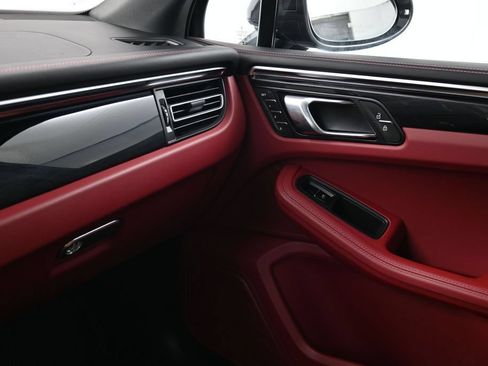 Certified 2023 Porsche Macan AWD/4WD image 21