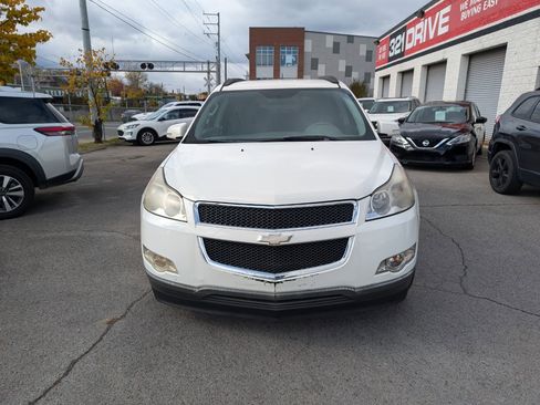 Used 2011 Chevrolet Traverse LT image 3