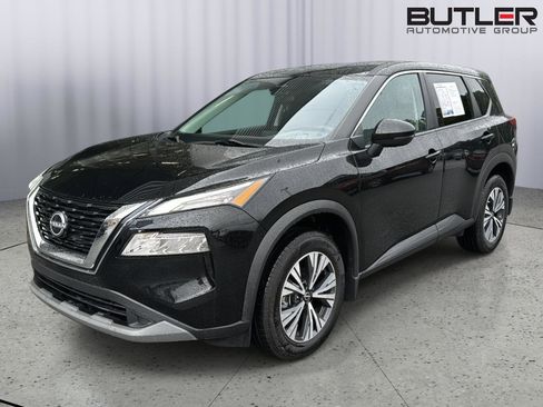 Used 2022 Nissan Rogue SV image 2