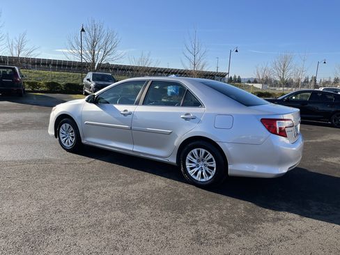 Used 2013 Toyota Camry LE image 3