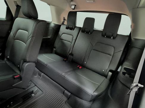Used 2025 Nissan Pathfinder SL w/ Lighting Package (N92) AWD/4WD image 31