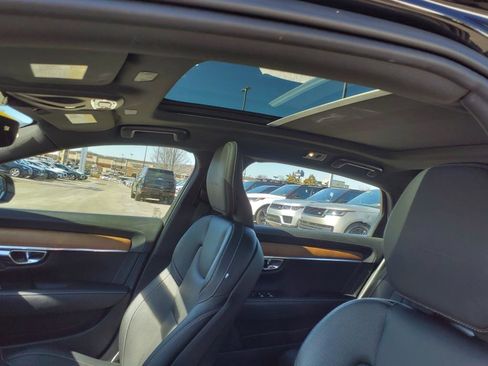 Used 2019 Volvo S90 T8 Inscription image 10