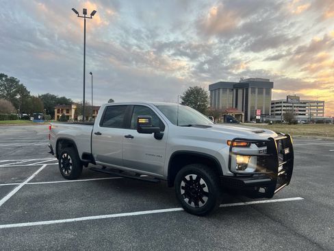 Used 2020 Chevrolet Silverado 2500 Custom w/ Custom Value Package image 2