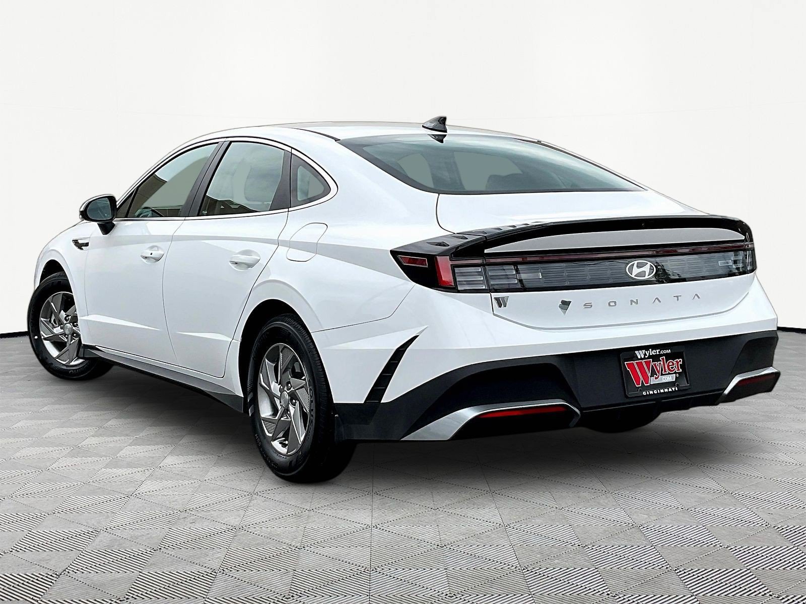Used 2026 Hyundai Sonata SE FWD image 4