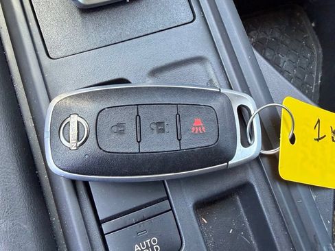 Used 2025 Nissan Pathfinder S FWD image 13