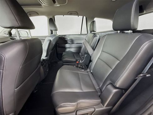 Used 2021 Honda Pilot Touring image 11