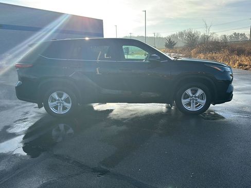 Used 2023 Toyota Highlander LE image 8