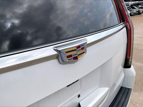 Used 2017 Cadillac Escalade Luxury RWD image 30