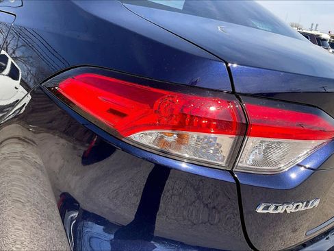 Used 2025 Toyota Corolla LE image 28