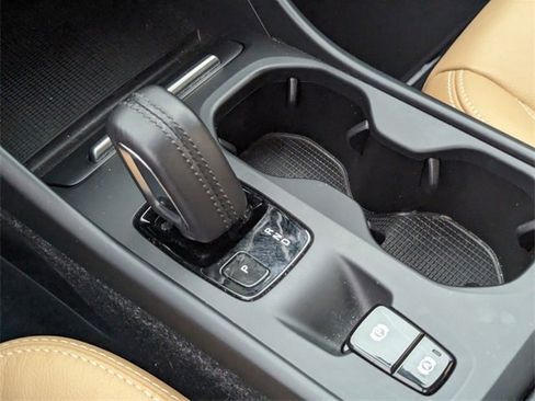 Used 2019 Volvo XC40 T5 Momentum image 24