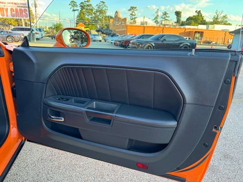 Used 2014 Dodge Challenger R/T image 22