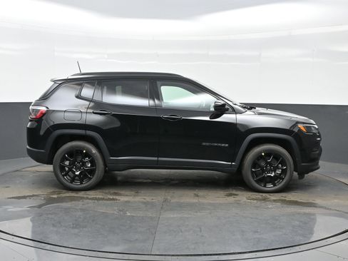 New 2026 Jeep Compass Latitude AWD/4WD image 7