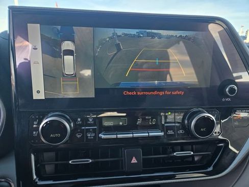 Used 2023 Toyota Highlander Platinum image 14