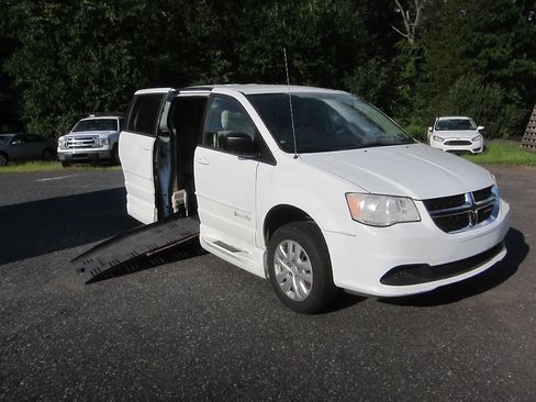 Used 2017 Dodge Grand Caravan SE w/ Power Window Group FWD image 1