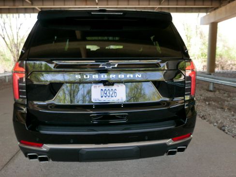 Used 2025 Chevrolet Suburban High Country image 59