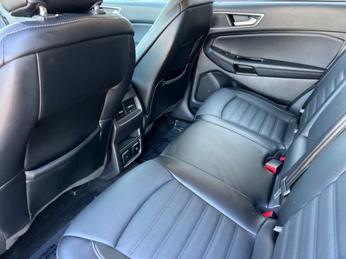 Used 2018 Ford Edge SEL w/ Equipment Group 201A FWD image 11
