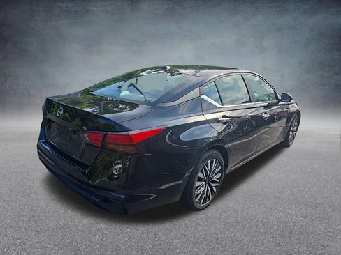 Used 2025 Nissan Altima 2.5 SV FWD image 8