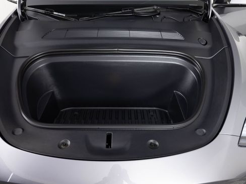Used 2025 Tesla Model Y Long Range RWD image 38