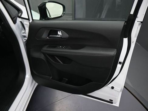 New 2026 Chrysler Pacifica Select image 35