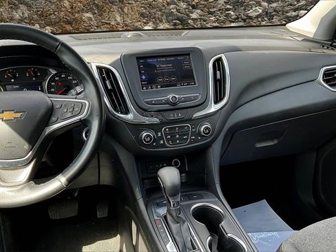 Used 2023 Chevrolet Equinox LT w/ Driver Convenience Package image 6