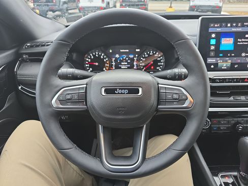 Used 2024 Jeep Compass Latitude w/ Convenience Group image 20