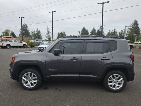 Used 2018 Jeep Renegade Latitude AWD/4WD image 3