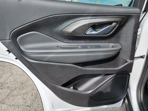 Used 2024 GMC Terrain SLE image 10