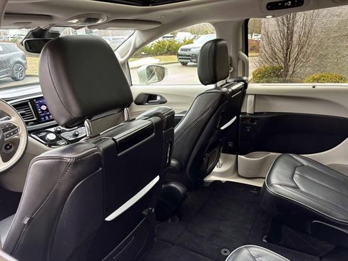 Used 2019 Chrysler Pacifica Limited w/ Advanced Safetytec Group image 29