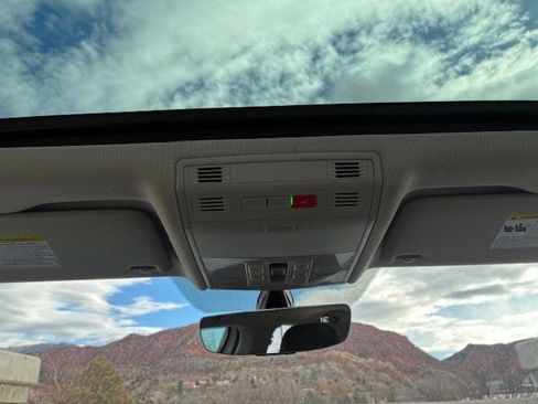 Used 2021 Volkswagen Jetta SE image 17