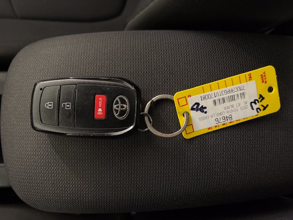 Used 2026 Toyota Corolla Cross LE FWD image 24