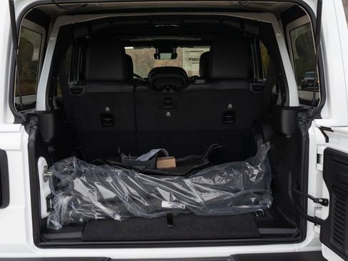 New 2025 Jeep Wrangler Unlimited Rubicon 392 image 28