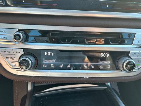 Used 2020 BMW 750i xDrive AWD/4WD image 17
