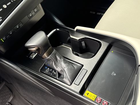 Used 2025 Lexus ES 350 w/ Premium Package FWD image 14