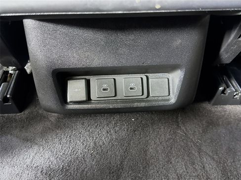 Certified 2024 Land Rover Discovery S AWD/4WD image 28