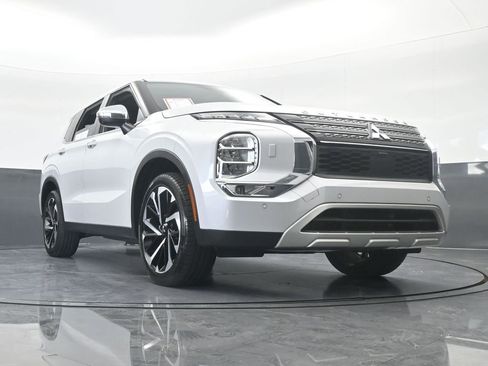 Used 2022 Mitsubishi Outlander SE image 69