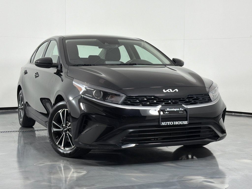 Used 2024 Kia Forte LXS FWD image 2