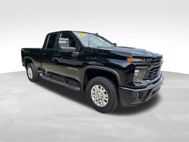 Used 2024 Chevrolet Silverado 2500 LT w/ Convenience Package AWD/4WD image 3