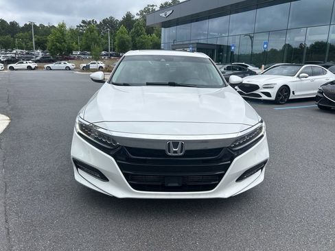 Used 2018 Honda Accord Touring image 2