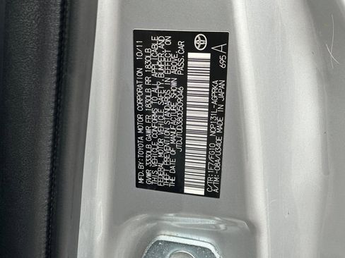 Used 2012 Toyota Yaris L image 27