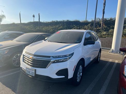 Used 2022 Chevrolet Equinox LS FWD image 4