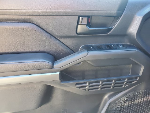 Used 2025 Toyota Tacoma SR5 AWD/4WD image 14