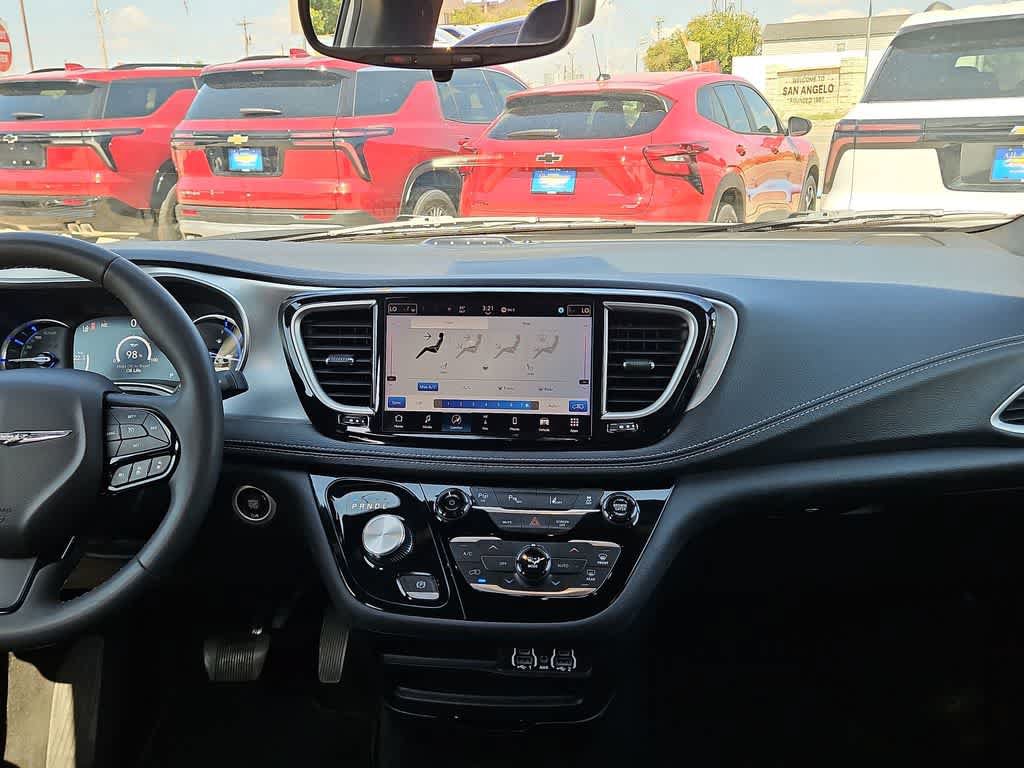 Used 2024 Chrysler Pacifica Limited FWD image 14