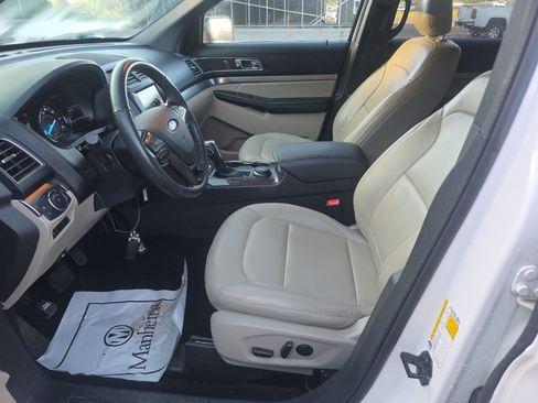 Used 2019 Ford Explorer XLT w/ Equipment Group 202A AWD/4WD image 5